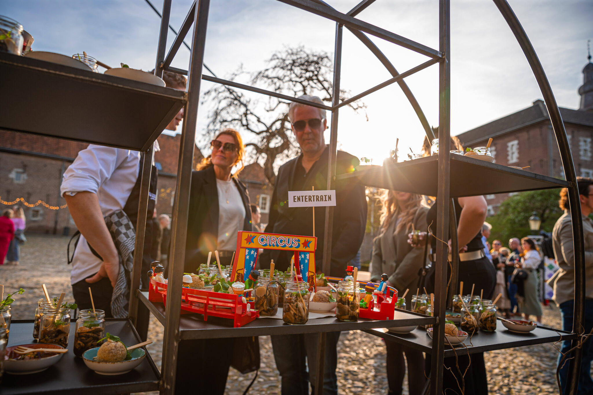 2024-04-13_Entertrain25_Previews_(ROCKATEER)-006