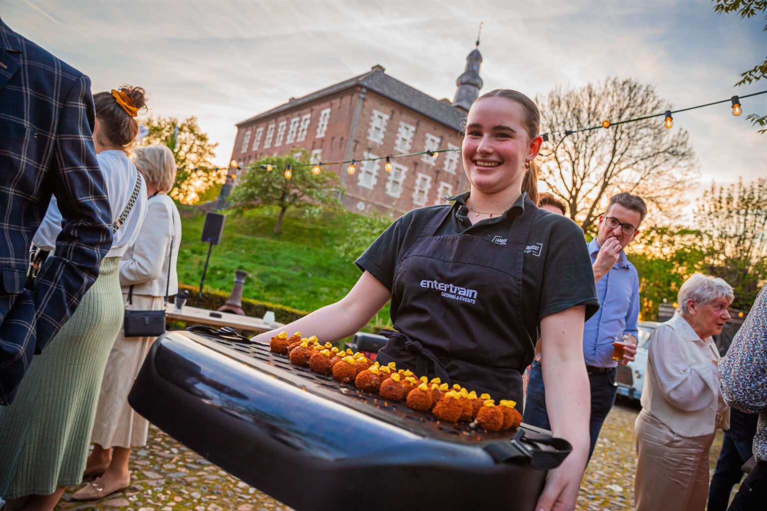 2024-04-13_Entertrain25_Previews_(ROCKATEER)-008